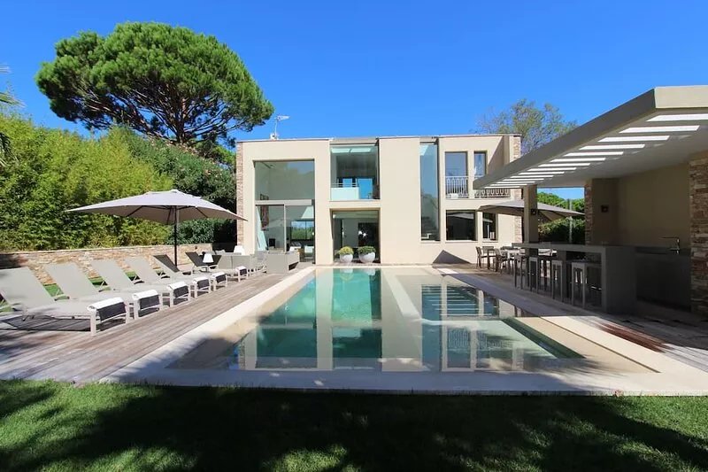 Luxury Contemporary Villa with a unique and quiet location in the village