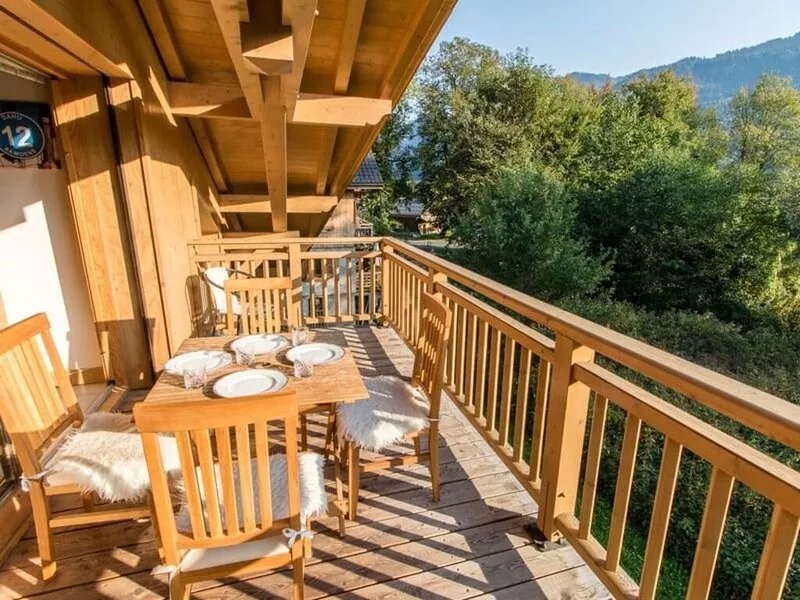 Modern 3 Bed Penthouse Apartment, Balcony & Garage, Close to Village & Ski Bus