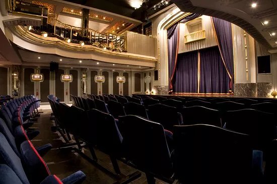 Set Theatre