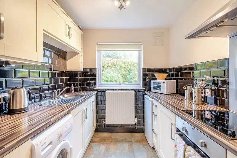 Modern cottage, very good quality accommodation, large garden, quiet location