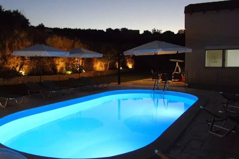 Spacious Family Villa, Private pool, secluded & peaceful environment,  sea 5 km