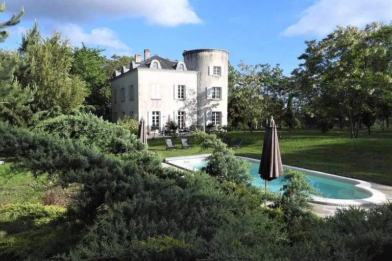 Château de La Comtesse, 2ha park, heated swimming pool, 6 bedrooms - 5 bathrooms