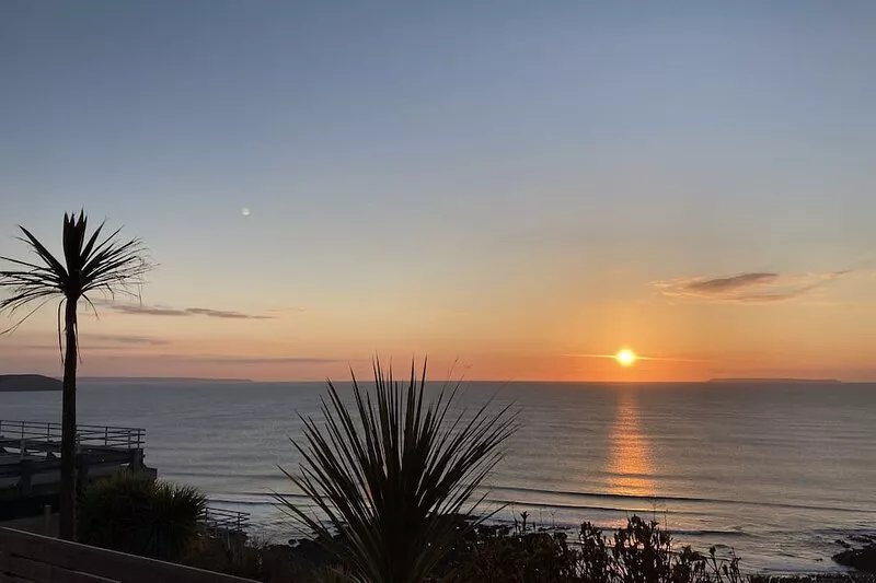 Delightful Seaside Cottage with stunning views sleeps 7.  Three beds 2 bath