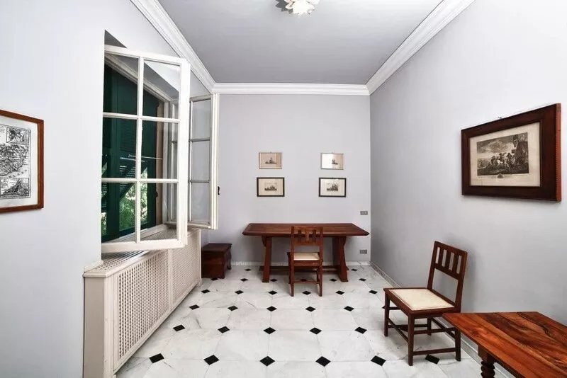 Elegant historic villa with park on the seafront
