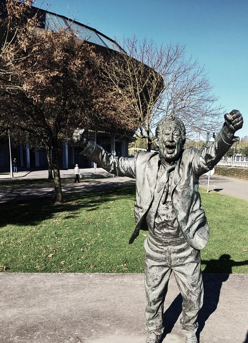 Estatua De Manolo Preciado