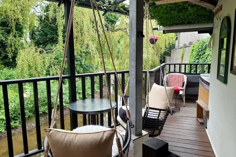 LLETY MAES FFYNNON [ Rhuthun waterside apartment]