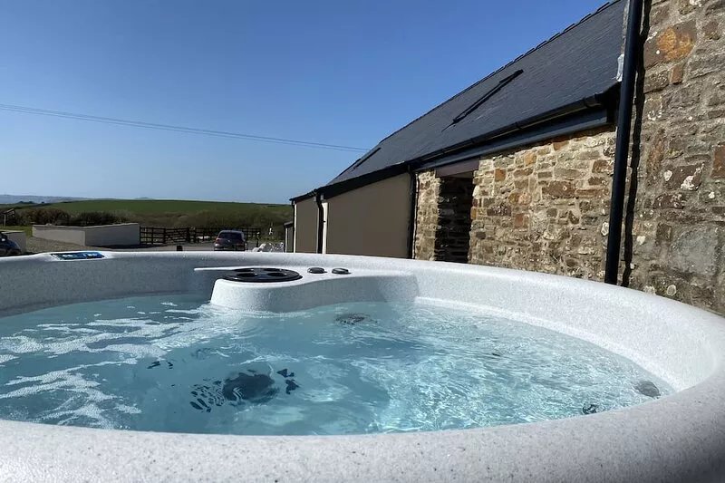 Skomer Sea View Cottage with Hot Tub- Dog Friendly