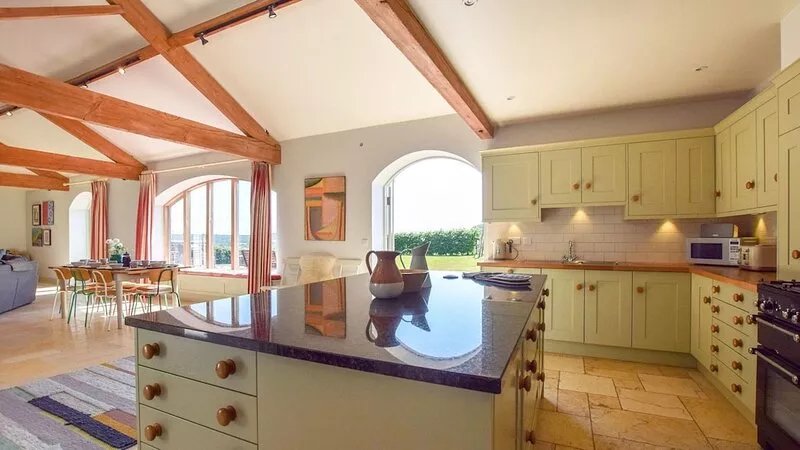 Oldbury Barn - sleeps 11 guests  in 4 bedrooms