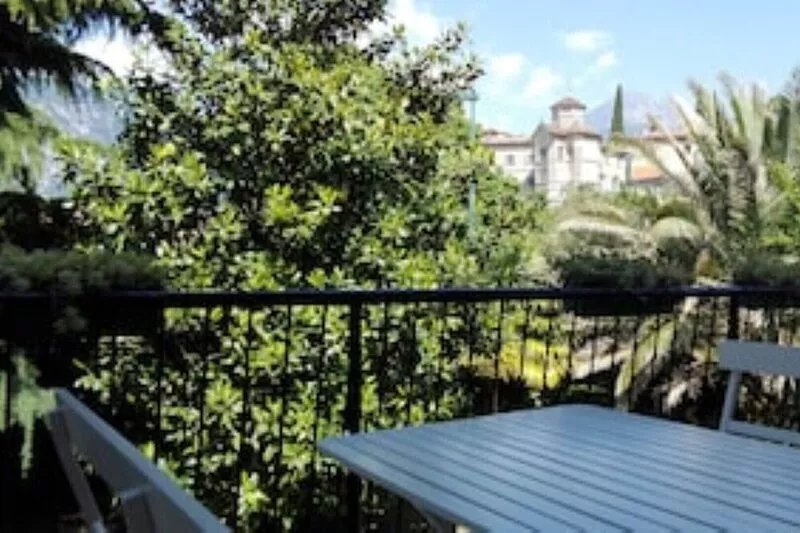 Flat with garden in quiet green neighborhood, 2 bikes, storage, private parking
