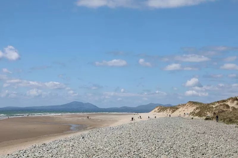 HENDY COTTAGE, pet friendly, character holiday cottage in Llanbedr