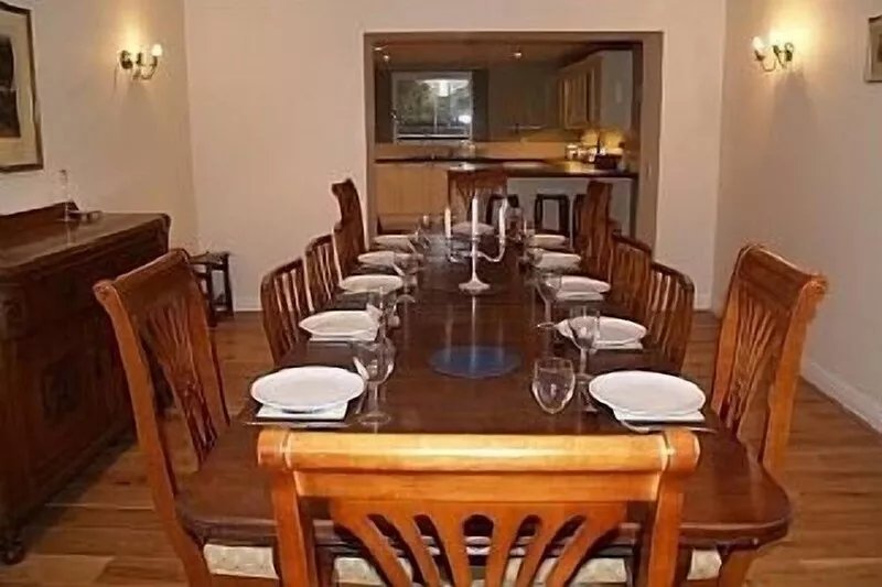 Georgian Townhouse in Perth - Overlooking Park, 2 Games Rooms, Walled Garden