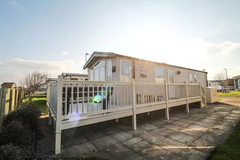 Luxury caravan boasting sea views of Scratby beach in Norfolk ref 50009OC