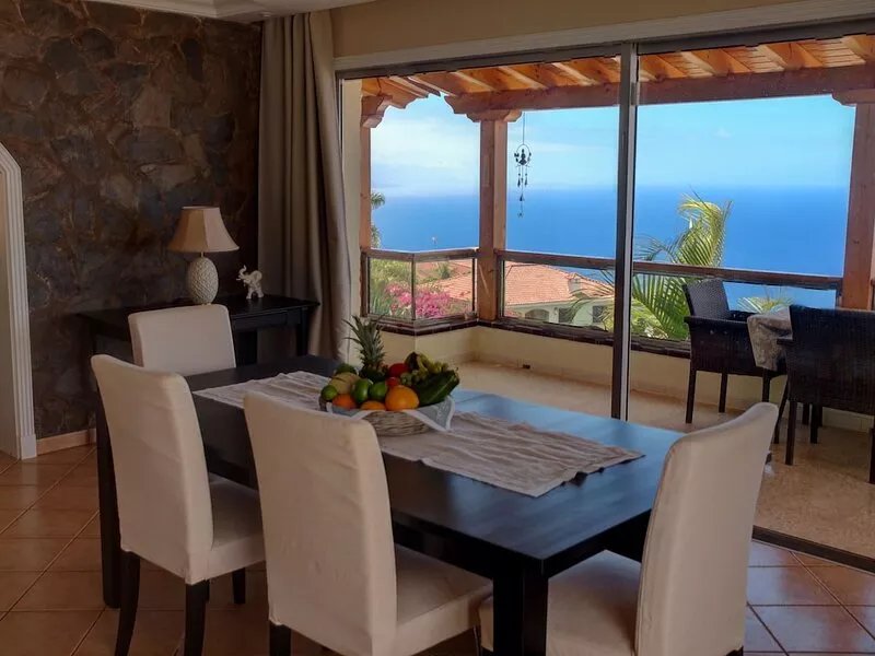 Villa in quiet location with superb views of the Atlantic Ocean and private pool