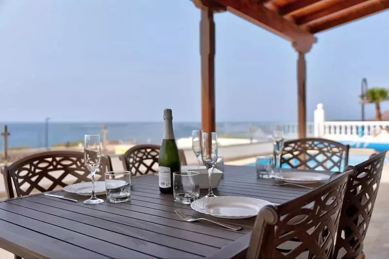 Stunning Views Of The Ocean With 3 Bedrooms & 2 Bathroom