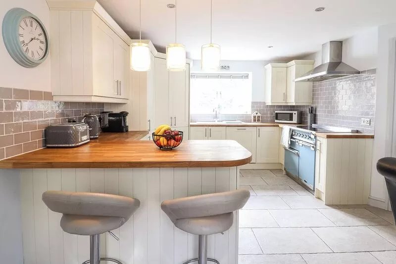 LLYS TIRION, pet friendly, with a garden in Bala