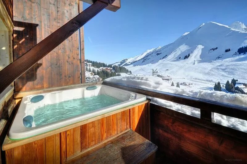 Chalet Capieu - ski-in ski-out base for 13, hot tub & views - OVO Network