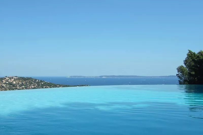 Family home, sea view, infinity pool, 300m from the old village of Bormes