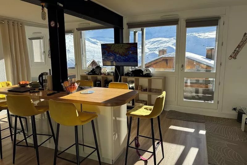 South facing, ski in ski out, apartment for 6 to 8 people