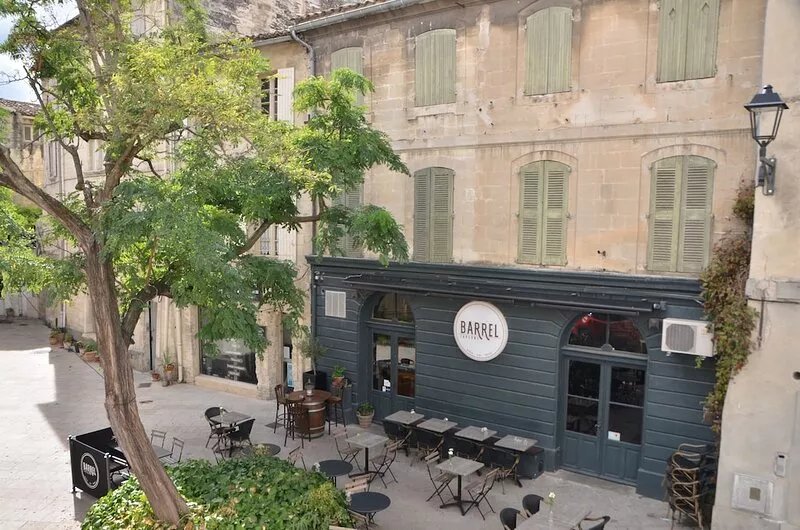 The appt is located in the heart of downtown, 5 minutes from Avignon