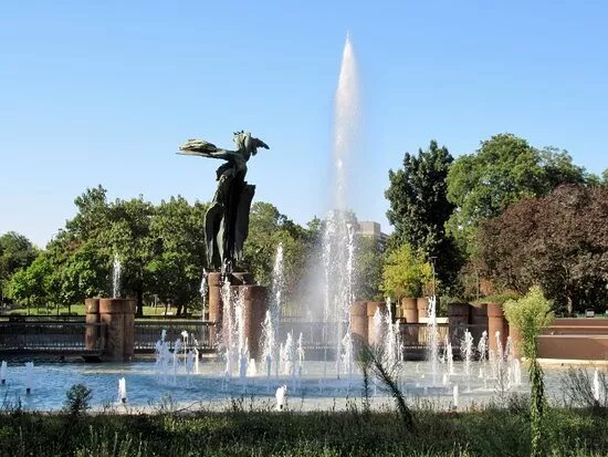 Fontana Monumento Ai Marinai D'italia