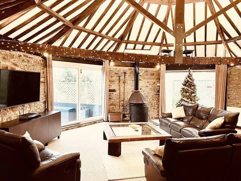 Five Barns With Great Coastal And Sea Views, Less Than 1 Mile From Widemouth Bay