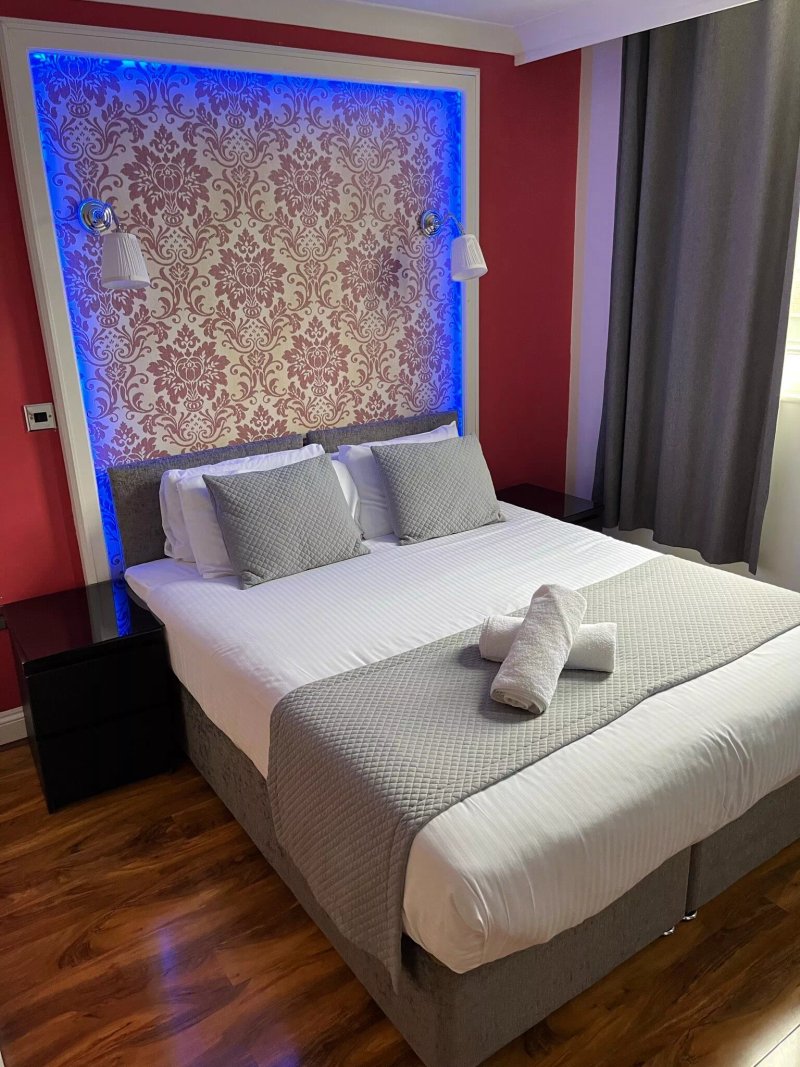 Hotel 82 London