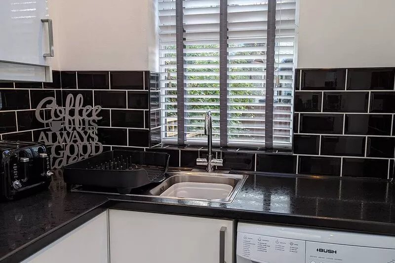 3 Bed City Home | South Facing Patio | 4-5 Beds