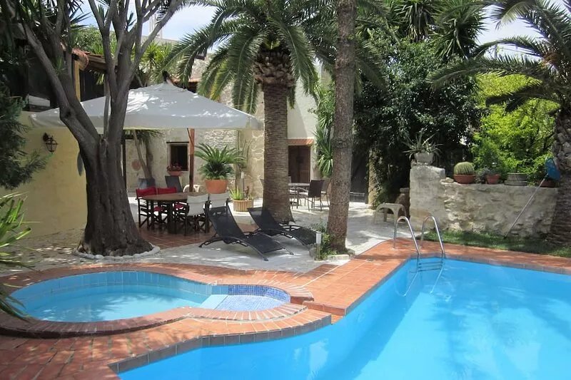 Villa with character and beautiful garden close to Rethymno