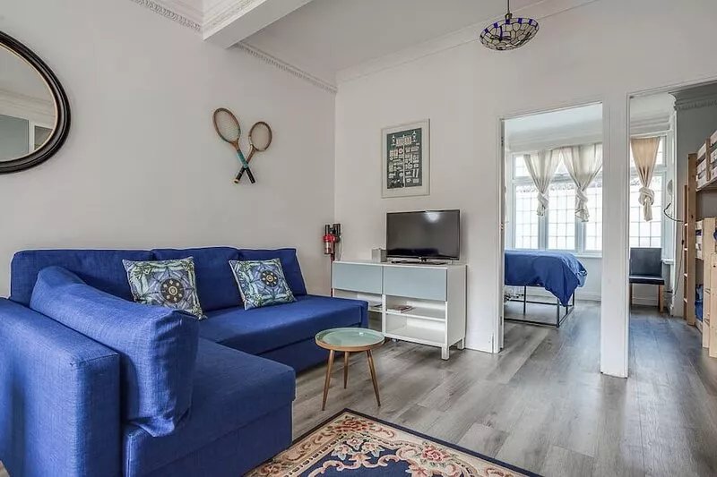 Bright 2BR + Patio 25mins from Central Museums