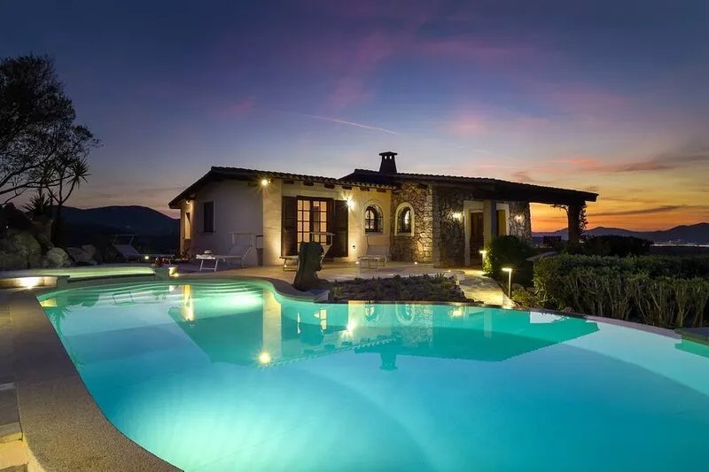Villa Kiki - infinity pool overlooking Tavolara