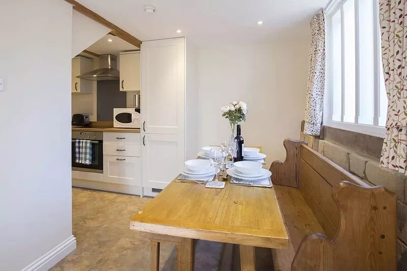 A sudeley castle cottage that sleeps 4 guests  in 3 bedrooms