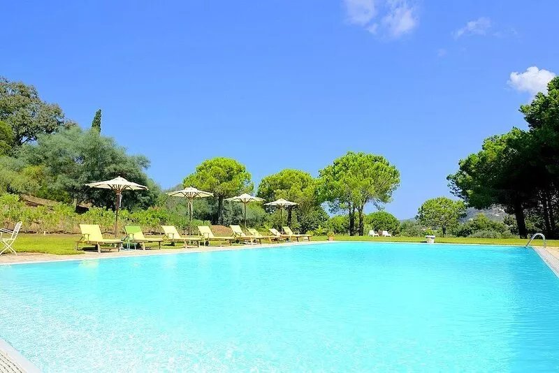 Casa Cedrina C: A welcoming apartment that is part of a villa surrounded by the
