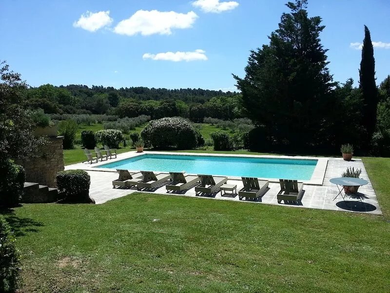 Charming house with swimming pool, air conditioning and 2H park in the heart of
