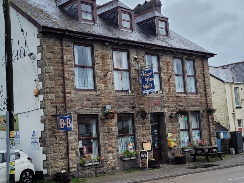Mount View Hotel Free House