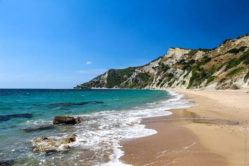 Villa Lefka - Stunning Seaside villa in Corfu with Private Lush Gardens