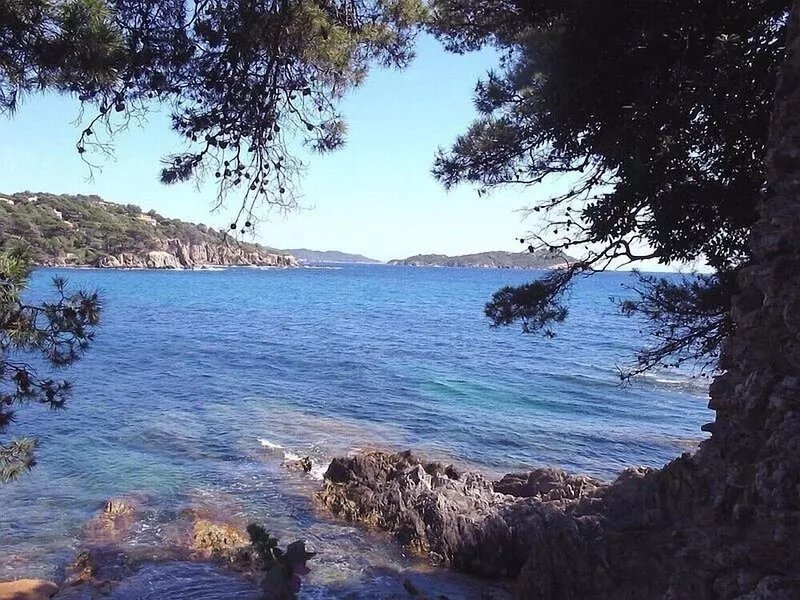 Superb ground floor villa renovated on the top of Hyères 6 minutes from the