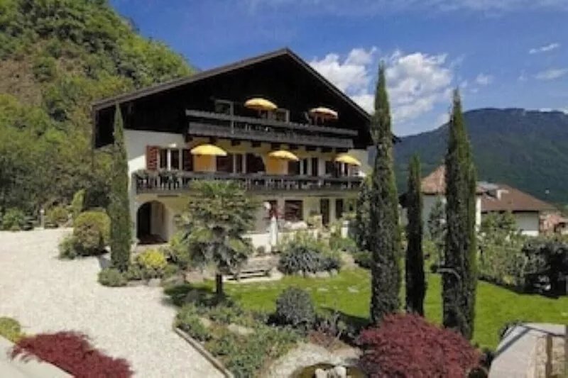 Sunny apartment with garden & mountain view-Ideal base for your South Tyrol