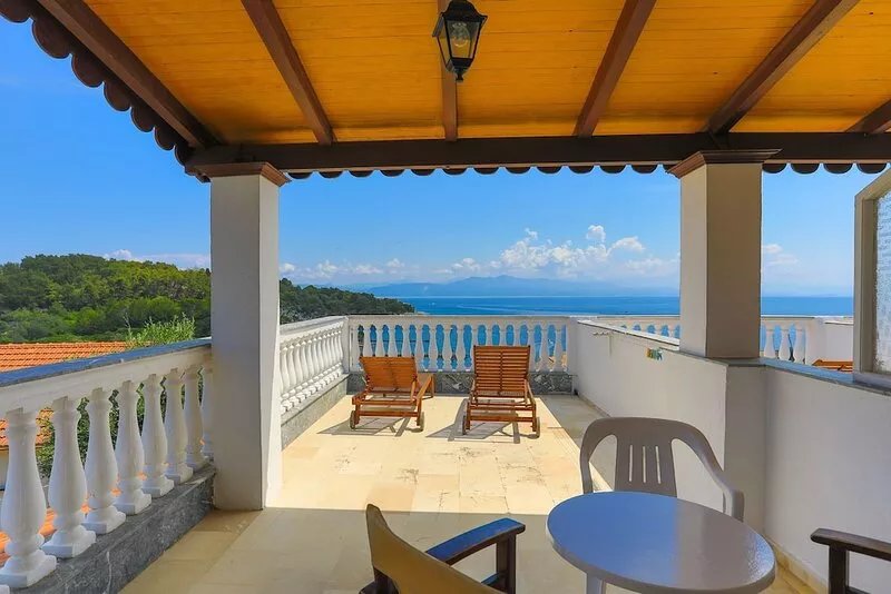 Faros Tria, Gaios Family studio, sleeps 3, balcony, views