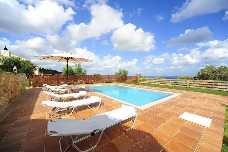 Luxury villa  on a hill overlooking the Aegean Sea 1,5 km to beach-pet friendly