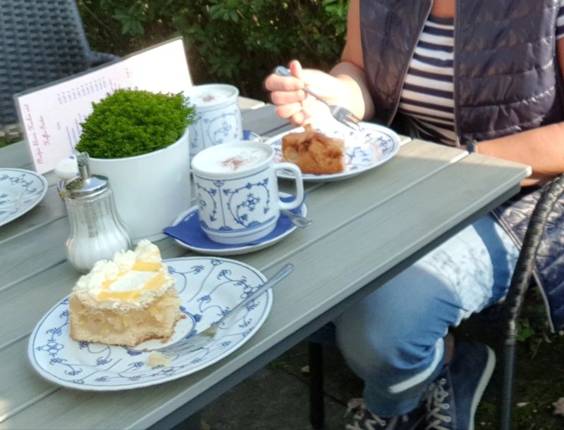 Nadjas kleiner Kuchen- und Kaffee-Garten