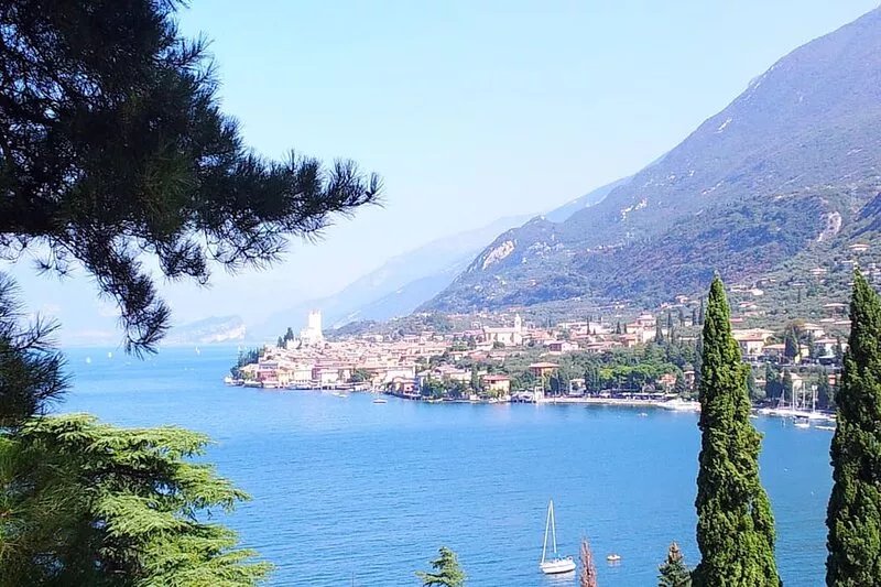 Beautiful Apartment with parking space � very close to beaches and Local