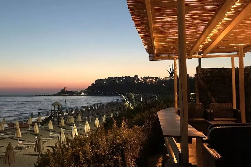 Charming villa pool near sea to couple with stay in Italy
