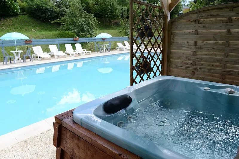 Villa 10 people, private pool 7 KM from Sarlat