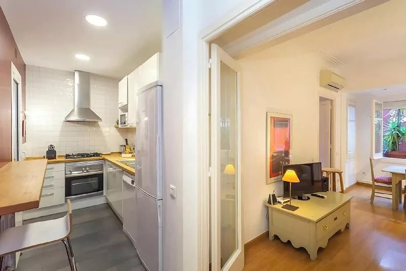 Filmoteca Sarria 1- wifi, quiet, bright & comfi