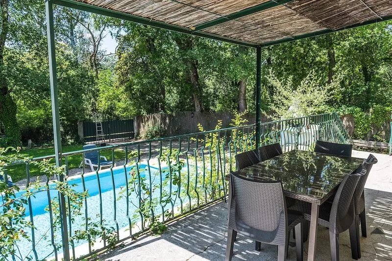 Riverfront house with pool at the foot of the Cascades du Sautadet