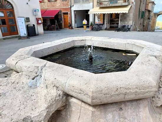 Fontana Di Piazza Mazzini