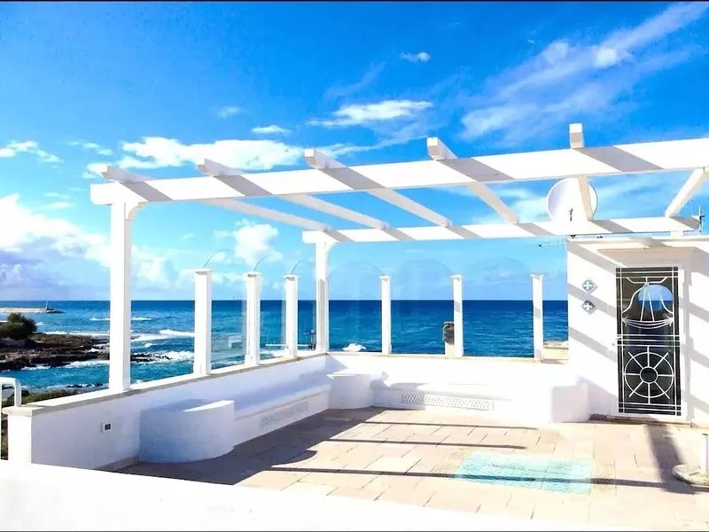 Exclusive and charming roof terrace apartment directly on the beach, 4 persons