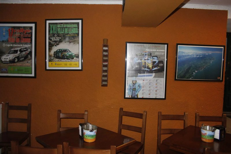 Cafe Bar Escuderia Villa De Llanes