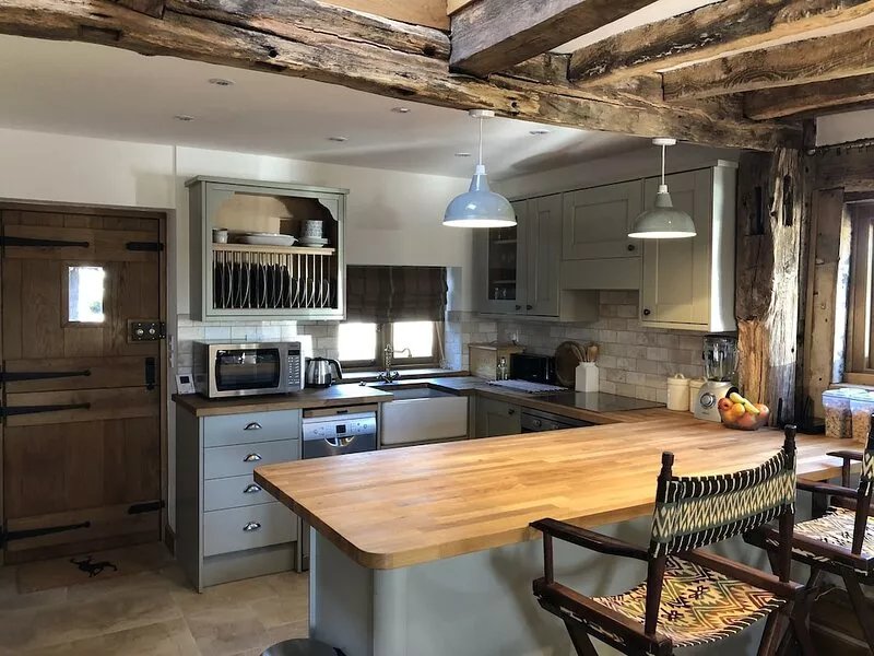 Cosy, Rustic 17th Century Countryside Barn.