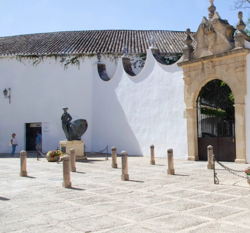 Estatua De Cayetano Ordonez